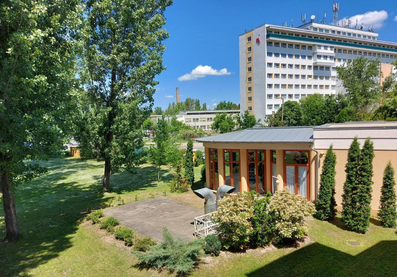 Csipke Hotel Kiskunhalas Exterior photo